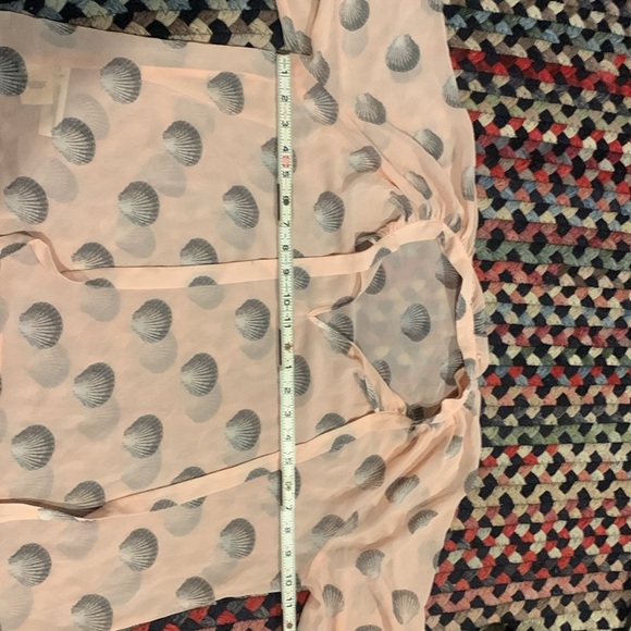 Ann Taylor Seashell Blouse - Size M - Picture 4 of 5